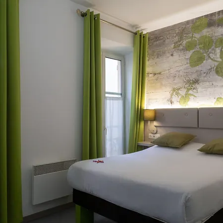 Victoria Hotel 3*