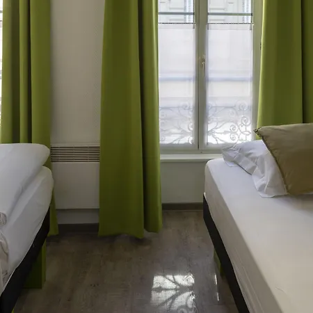 Victoria Hotel 3*