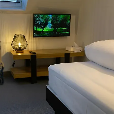 Victoria Hotel 3*