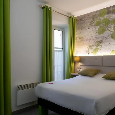 Victoria Hotel 3*